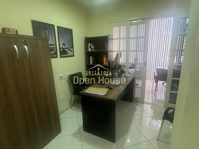 Sala à venda, no bairro Centro em Barra Mansa