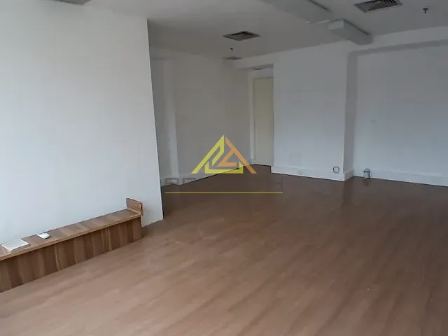Sala à venda ou para alugar, no bairro Chácara Santo Antônio (Zona Sul) em São Paulo