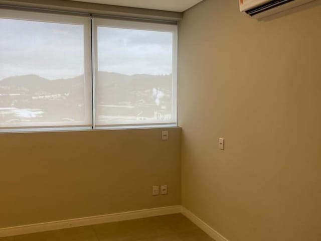 Sala à venda ou para alugar, no bairro Vila Mogilar em Mogi das Cruzes