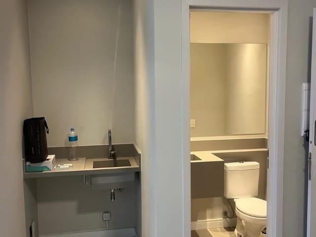 Sala à venda ou para alugar, no bairro Vila Mogilar em Mogi das Cruzes