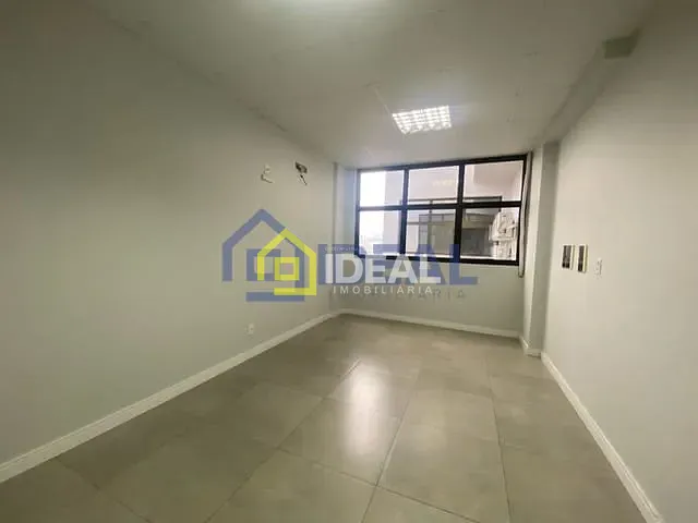 Sala com 239m², para alugar, no bairro Centro em Concórdia