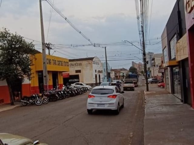 Sala à venda ou para alugar, no bairro Centro em Cambé