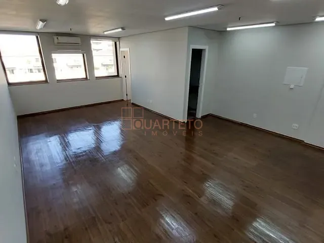 Sala à venda ou para alugar, no bairro Vila Leopoldina em São Paulo