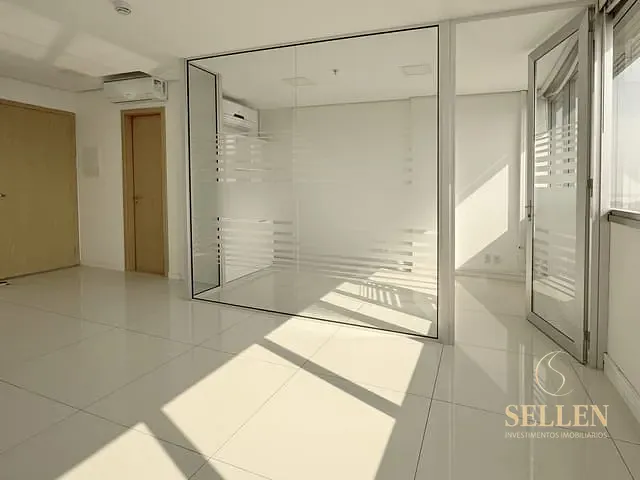 Sala à venda, no bairro Menino Deus em Porto Alegre