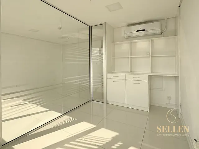 Sala à venda, no bairro Menino Deus em Porto Alegre