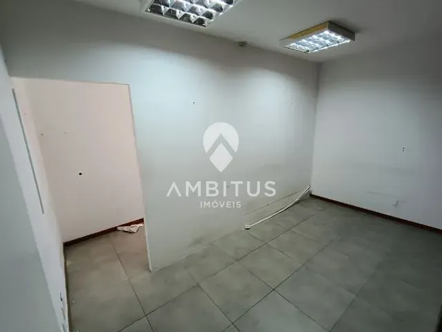 Sala com 20m², para alugar, no bairro Caminho das Árvores em Salvador