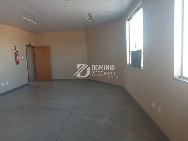 Sala com 318m², para alugar, no bairro Josa Bernardino II em Uberaba