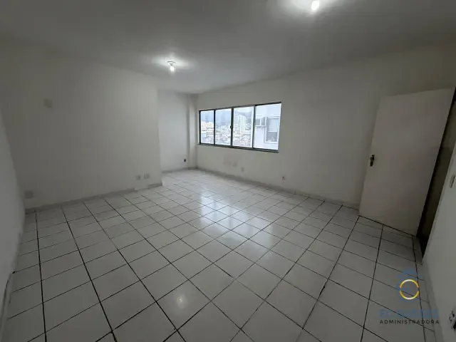 Sala à venda ou para alugar, no bairro Madureira em Rio de Janeiro