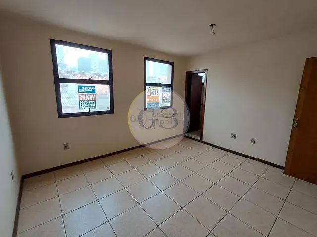 Sala à venda ou para alugar, no bairro Centro em Pelotas