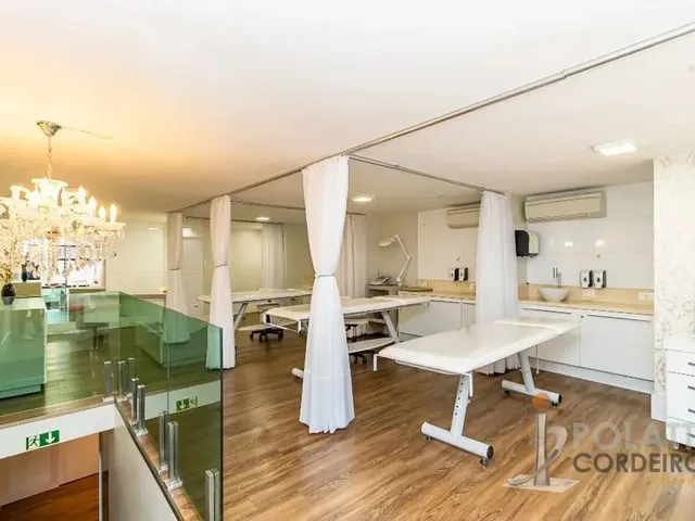 Sala à venda ou para alugar, no bairro Centro em Curitiba