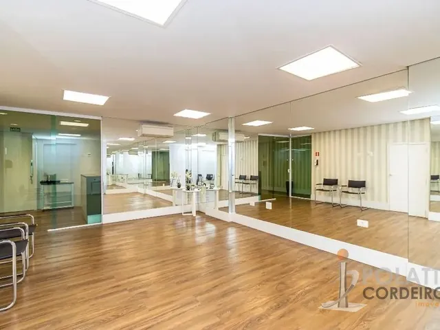 Sala à venda ou para alugar, no bairro Centro em Curitiba