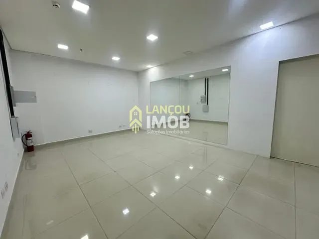 Sala com 40m², à venda ou para alugar, no bairro Chácara Urbana em Jundiaí