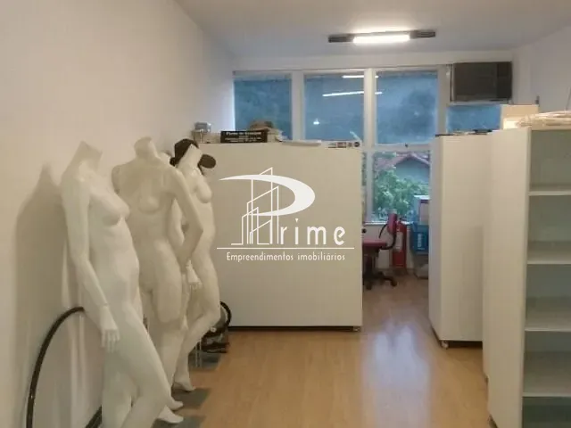 Sala à venda, no bairro Piratininga em Niterói