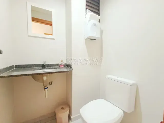 Conjunto comercial com 20m², à venda, no bairro Centro em Curitiba