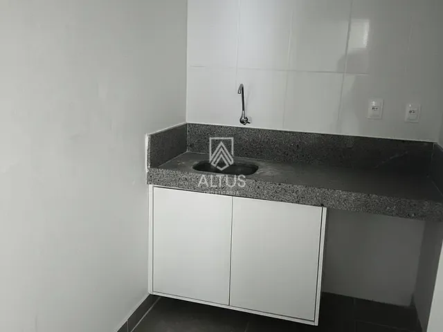 Sala à venda ou para alugar, no bairro Pituba em Salvador