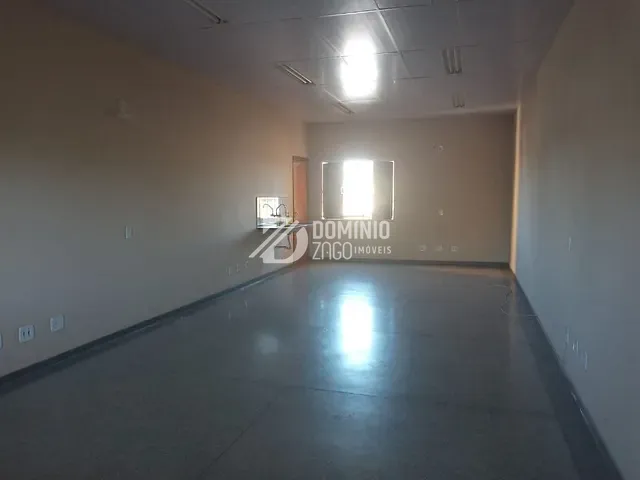 Sala com 318m², para alugar, no bairro Josa Bernardino II em Uberaba