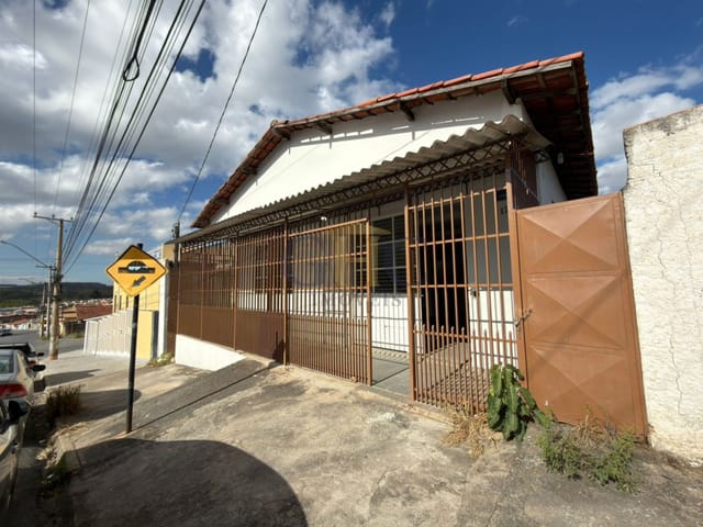 Loja com 300m², para alugar, no bairro Jardim Maria Clara em Salto de Pirapora