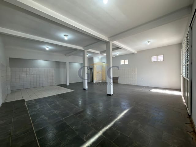 Loja com 300m², para alugar, no bairro Jardim Maria Clara em Salto de Pirapora
