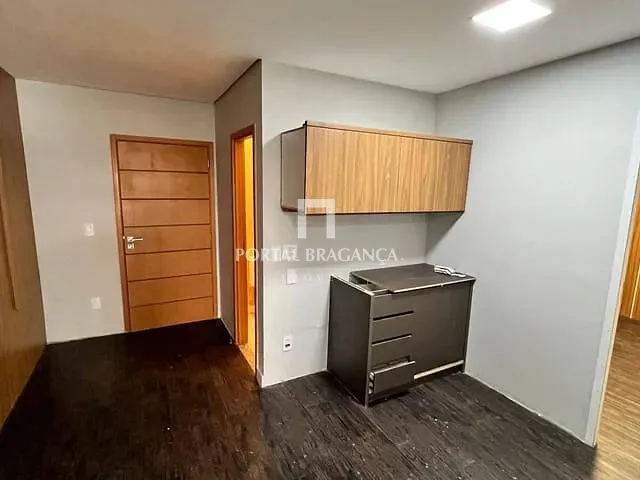 Sala para alugar, no bairro Condomínio Residencial Euroville em Bragança Paulista