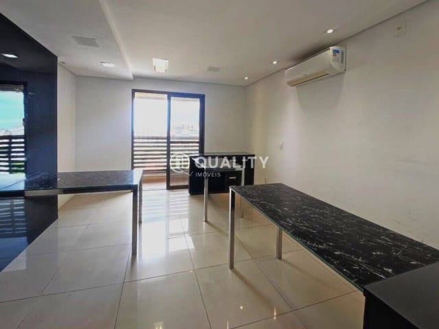 Sala à venda, no bairro Pici em Fortaleza