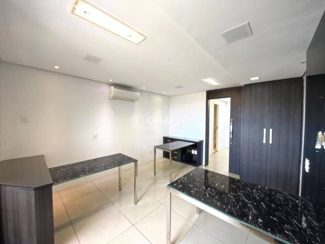 Sala à venda, no bairro Pici em Fortaleza