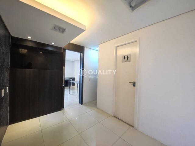 Sala à venda, no bairro Pici em Fortaleza