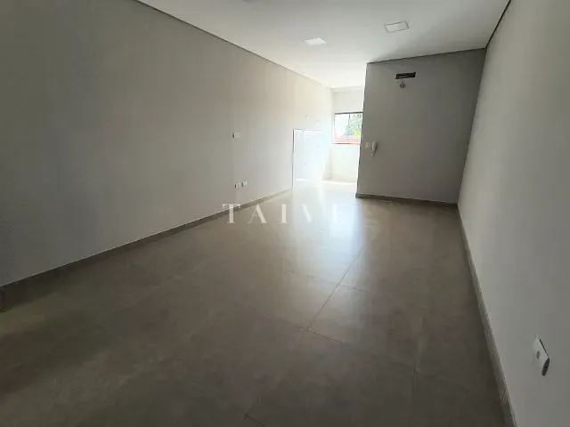 Sala com 38m², para alugar, no bairro Vila Casini em Londrina
