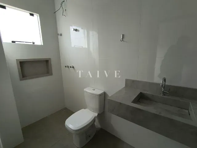 Sala com 38m², para alugar, no bairro Vila Casini em Londrina