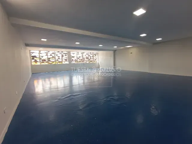 Conjunto comercial com 132m², para alugar, no bairro Bacacheri em Curitiba