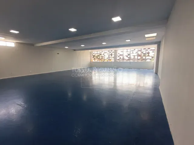 Conjunto comercial com 132m², para alugar, no bairro Bacacheri em Curitiba