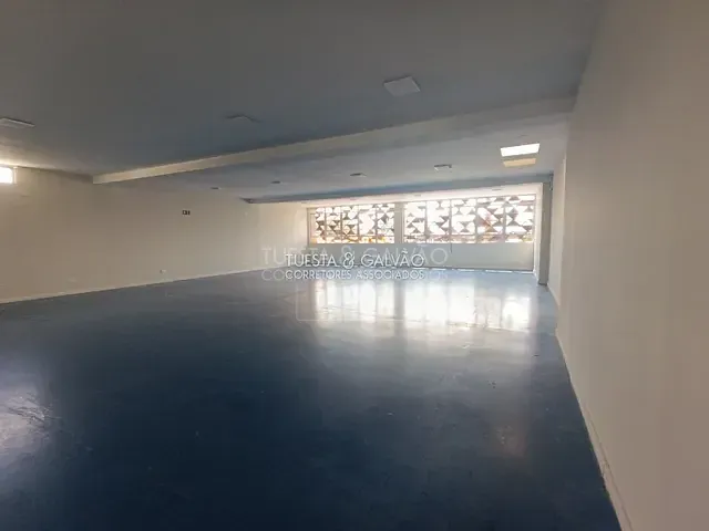 Conjunto comercial com 132m², para alugar, no bairro Bacacheri em Curitiba