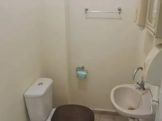 Sala à venda ou para alugar, no bairro Centro em Rio de Janeiro