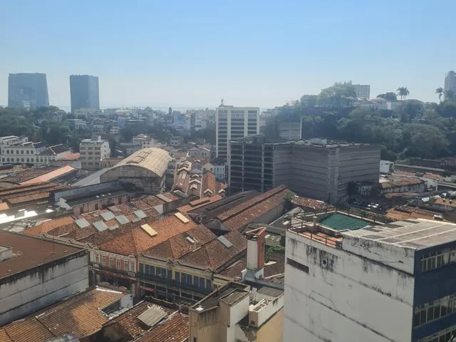 Sala à venda ou para alugar, no bairro Centro em Rio de Janeiro