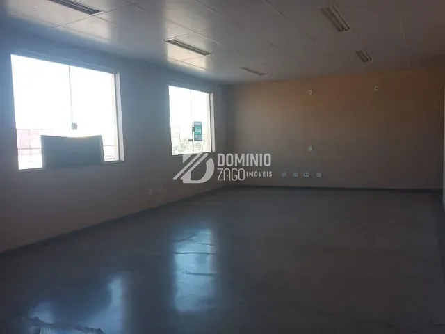 Sala com 318m², para alugar, no bairro Josa Bernardino II em Uberaba