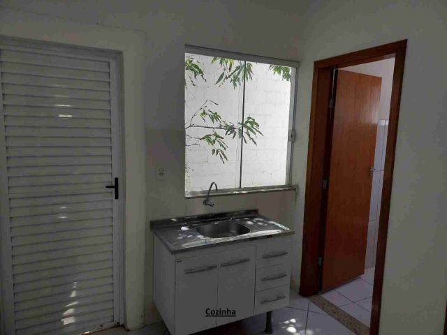 Sala com 5m², para alugar, no bairro Jardim do Ypê em Pindamonhangaba