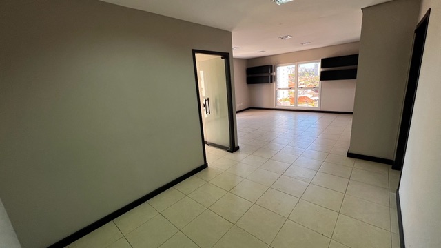 Sala com 107m², à venda, no bairro Centro em Londrina