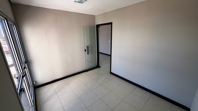 Sala com 107m², à venda, no bairro Centro em Londrina