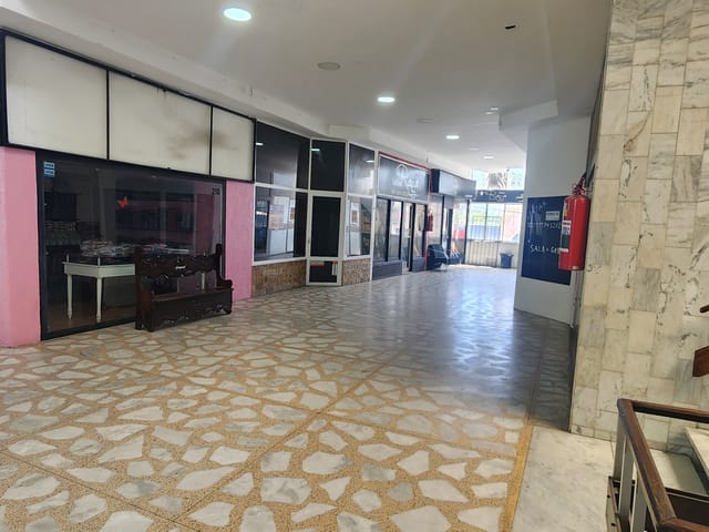 Sala com 50m², para alugar, no bairro Centro em Cabo Frio