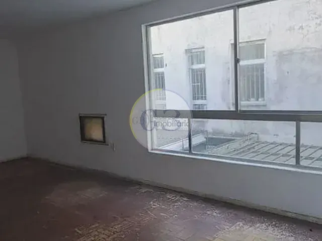 Sala à venda ou para alugar, no bairro Centro em Pelotas