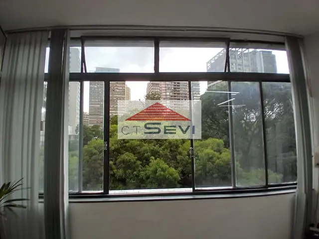 Sala à venda ou para alugar, no bairro República em São Paulo