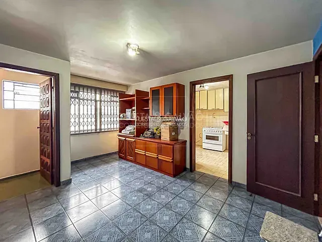 Sala com 324m² 3 quartos e 2 banheiros, para alugar, no bairro Lindóia em Curitiba