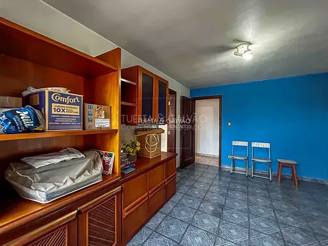 Sala com 324m² 3 quartos e 2 banheiros, para alugar, no bairro Lindóia em Curitiba