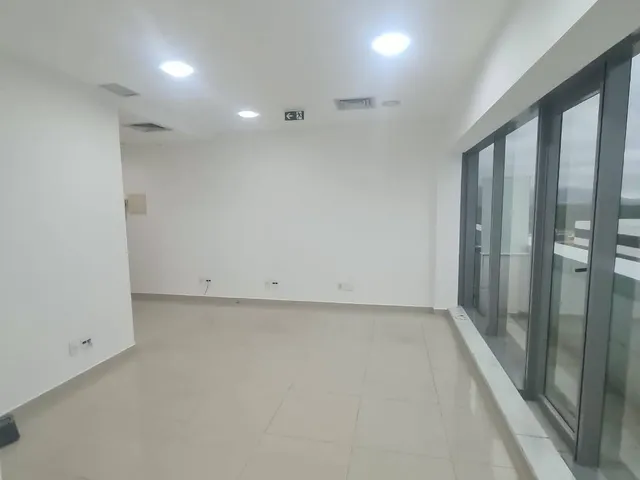 Sala com 36m², para alugar, no bairro Jacarepaguá em Rio de Janeiro