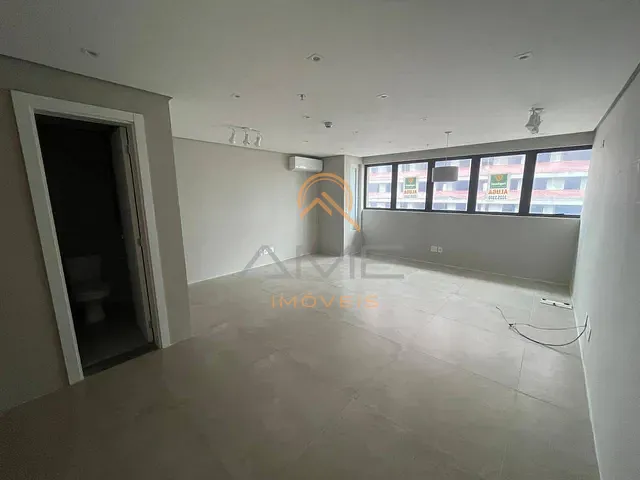 Sala à venda ou para alugar, no bairro São Gonçalo em Pelotas