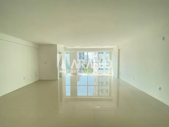 Sala com 68m², à venda, no bairro Centro em Itajaí