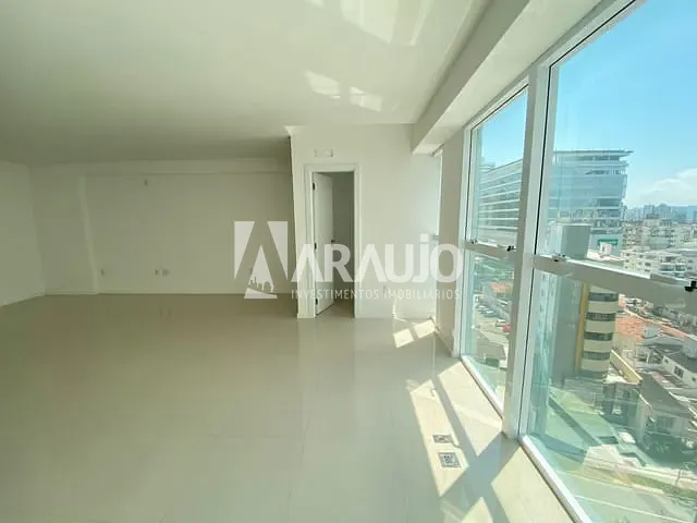 Sala com 68m², à venda, no bairro Centro em Itajaí
