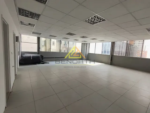 Sala com 101m², para alugar, no bairro República em São Paulo