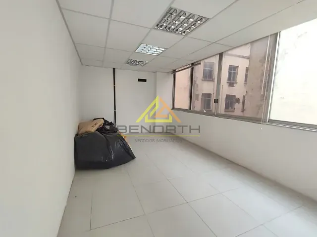 Sala com 101m², para alugar, no bairro República em São Paulo