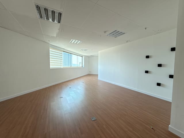 Sala com 59m², para alugar, no bairro Dezoito do Forte Empresarial/Alphaville. em Barueri
