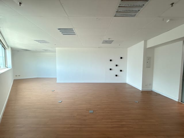 Sala com 59m², para alugar, no bairro Dezoito do Forte Empresarial/Alphaville. em Barueri